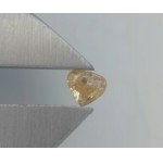 DIAMANT NATUREL DE COULEUR 0,22 ct | PURETÉ : P1 | TAILLE : CŒUR Estimation officielle de l'expert : 1 402 USD (environ 5 300 PLN TTC)