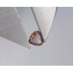 DIAMANT NATUREL DE COULEUR 0,22 ct | PURETÉ : SI1 | TAILLE : CŒUR Estimation officielle de l'expert : 1 747 USD (environ 7 000 PLN TTC)