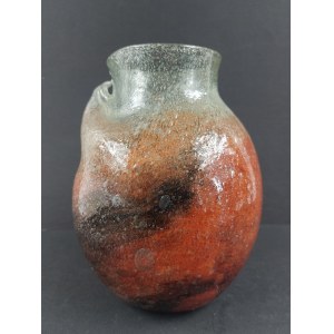 Vase. Handgeformtes Natriumglas mit unregelmäßiger Form