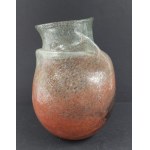 Vase. Handgeformtes Natriumglas mit unregelmäßiger Form