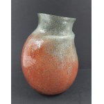 Vase. Handgeformtes Natriumglas mit unregelmäßiger Form