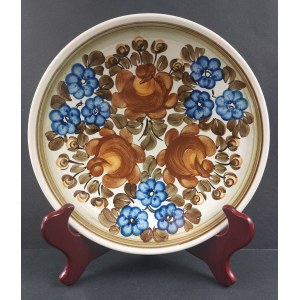 Small decorative platter. Circle.