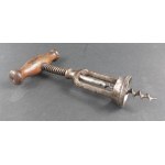 Un vieux tire-bouchon robuste avec un manche en bois