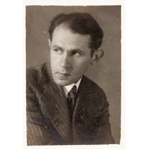 Bruno Schulz (1892–1942), writer, painter, draftsman, graphic artist — Portrait photograph. Drohobych, ca. 1934.