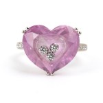 CHOPARD, kolekcja Happy Diamonds, pierścionek w kształcie serca ze złota, diamentów i szkła