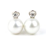 Australian pearl gold pair of earrings