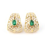 Emerald diamond gold pair of earrings