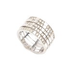 Gold ring with diamonds