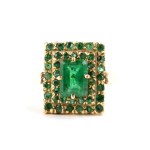 Emerald gold ring