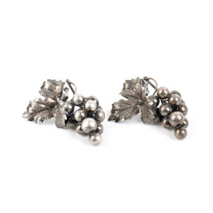 MARIO BUCCELLATI, Nature Collection: a pair of silver bunches of grapes Italy, 20th century