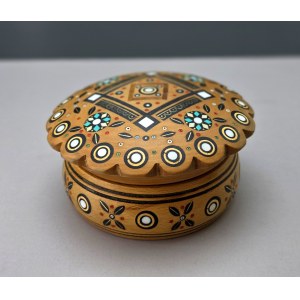 Large Hutsul box for small items — Eastern Carpathians, first half of the 20th century