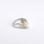 Silver ring with an Akoya pearl
