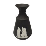 Set of 5 black Wedgwood plates