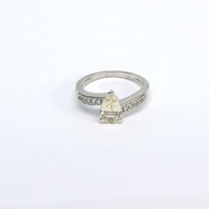 Bague en argent sertie d'un citrine naturel et de topazes blanches