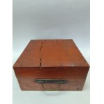 Námořní sextant „Henry Hughes &amp; Son LTD“, Londýn 1945, v původní krabici s visačkou a příslušenstvím