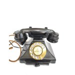 Historický bakelitový telefon