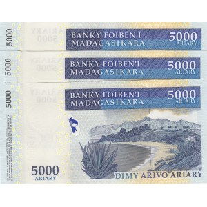 Madagascar, 5.000 Ariary, 2008, UNC, p93, (Total 3 consecutive banknotes)