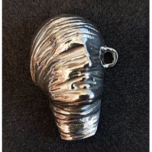 Igor Mitoraj, Pendentif « Testa Addormentata »