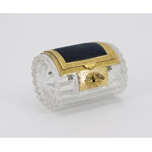 A box shaped like a round trunk