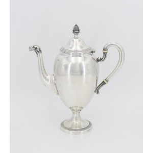 Une cafetière de style néo-empire