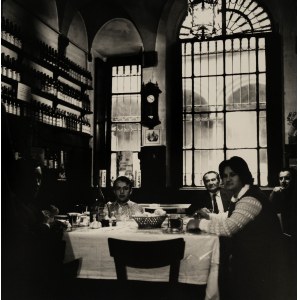 Virgilio Carnisio, Virgilio Carnisio (1938) - Milan, via Valpetrosa 5, intérieur de l'auberge « Tri Basei », 1970