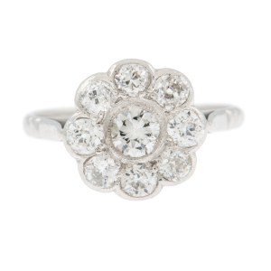 A daisy-shaped ring, early 20th century