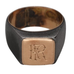Stal Damasceńska - Sygnet Męski z Monogramem “HR”