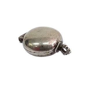 Silver Secret Box / A medallion that opens to reveal a hidden compartment