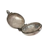 Silver Secret Box / A medallion that opens to reveal a hidden compartment