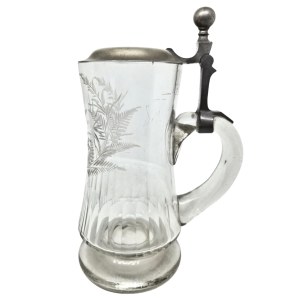 Crystal beer mug with a botanical motif