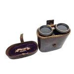 Binoculars from the Vienna-based company D. H. KOHL in a CALDERONI ES TARSA leather case
