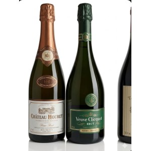 Tre bottiglie di vino e spumante