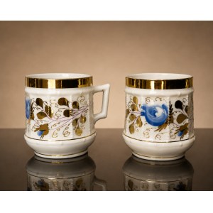 Zestaw dwóch porcelanowych kubków – Niebieskie niezapominajki – Ręcznie malowane i pozłacane – Czechosłowacja, pierwsza połowa XX wieku