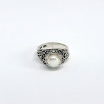 Vintage silver ring with a freshwater cultured pearl