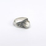 Vintage silver ring with a freshwater cultured pearl