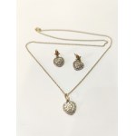 375/9K gold heart-shaped set with 0.24 Ct diamonds (3x0.08 Ct)