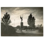 Warsaw - Photo by H. Poddębski. Monument to the Dowborczycy (1022)