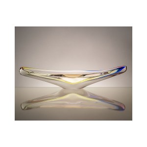 An oblong platter made of hand-formed glass; its style is reminiscent of the works of Jan Beranek. It originates from Czechoslovakia, second half of the 20th century.