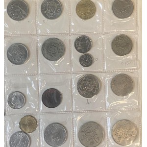 Savoy coins - Album con circa 100 monete estere, metalli comuni...