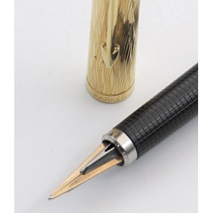 Collectible Pens - PARKER - Fountain Pen - Body and cap made of...