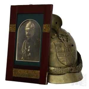 20th Century/Poland: Polish Fire Department Officer's Helmet + Period Photograph/Ostrzycki, Kalisz/Badge/Insignia