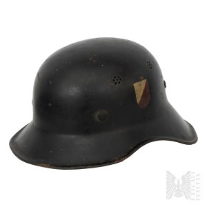 20th Century/Poland/Germany: Gladiator-Type Helmet (Luftschutz) – Polish Paint Scheme