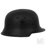 XXw/Polska/Niemcy: Hełm M.34 z Polskim Orłem.