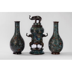 Triptych composed of two bottle vases and a cloisonné incense burner, Japan, Meiji period.