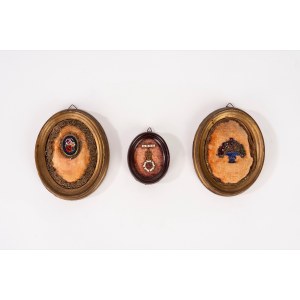 Set of two pins and a medal