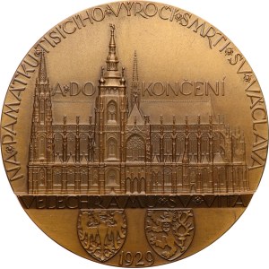 Šejnost J. - 1929 - Il millenario di San Venceslao e il completamento della cattedrale di San Vito. - San Venceslao in trono in primo piano, ai lati in verticale la scritta «NEDEJ ZAHYNOUTI NÁM I BUDOUCÍM», in basso nella sezione la sigla «ŠEJNOST» / vedu