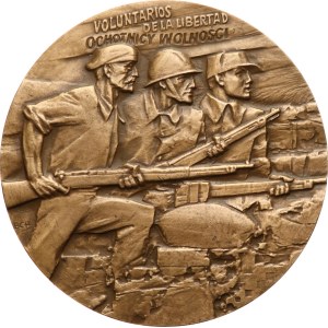 Polonia, Varsavia (zecca). - 1986. - 50° anniversario dei volontari polacchi che combatterono nella guerra civile spagnola del 1936-1937. - due emblemi, iscrizione su 5 righe / interbrigadisti con fucili a destra, siglato BCH. - bronzo, 70 mm