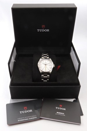 Watches - TUDOR - Black Bay Pro - Referenza 79470. Seriale 4...
