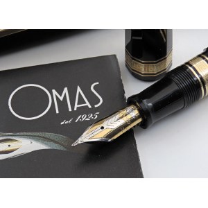 Stylos de collection - OMAS - Stylo plume - RaiUno. Corps et capuchon...