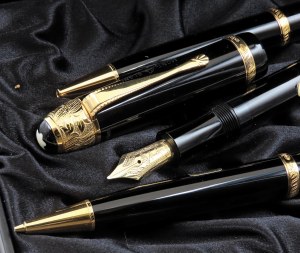Collectible Pens - MONTBLANC - Trittico: stilografica, sfera e portam...